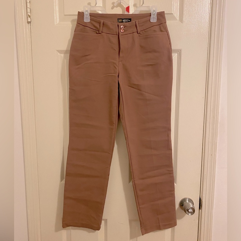 NWOT Size 4 Petite Light-Brown Lee Petite Regular Fit Straight Leg Mid Rise